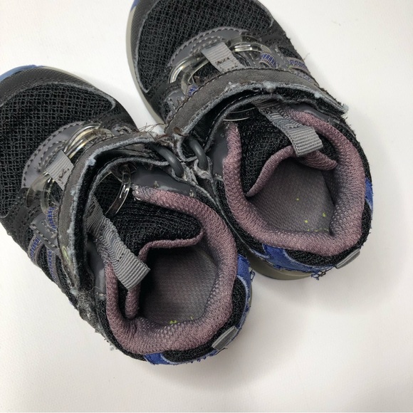 Toddler Boy Shoes Light Up Laces Sneakers Black w/ Blue Lights Size 6 Hook Latch - Picture 3 of 5